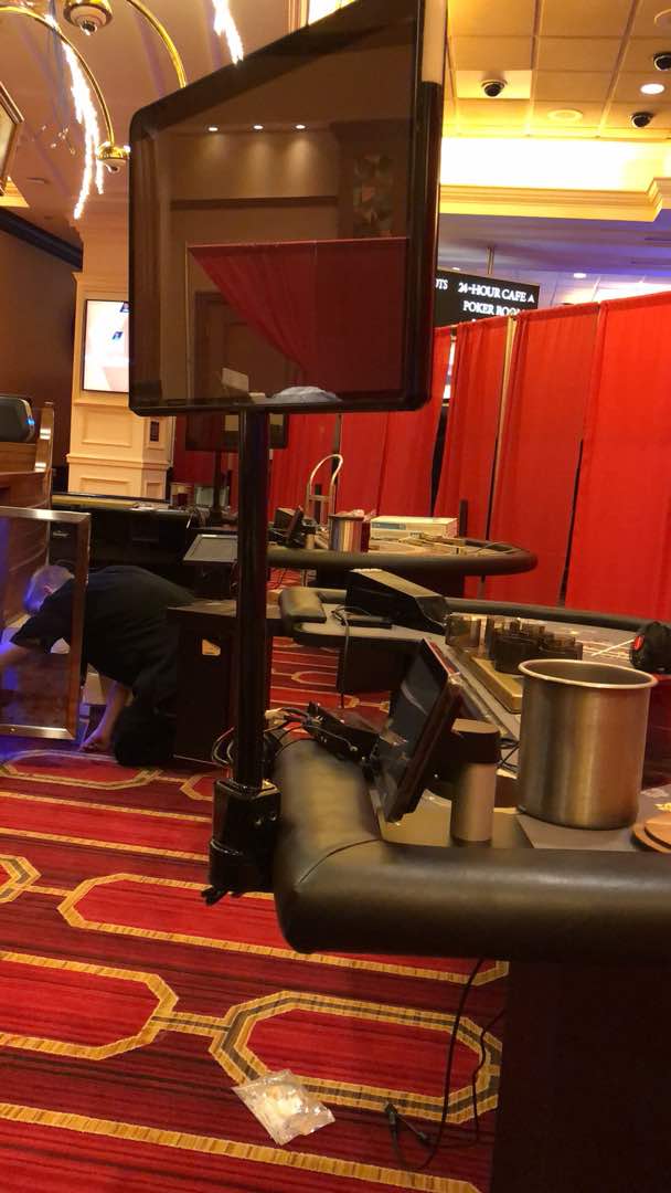 Casino Roulette Wall Mounted Digital Advertising Display 24 Inch Double Sided Supervision