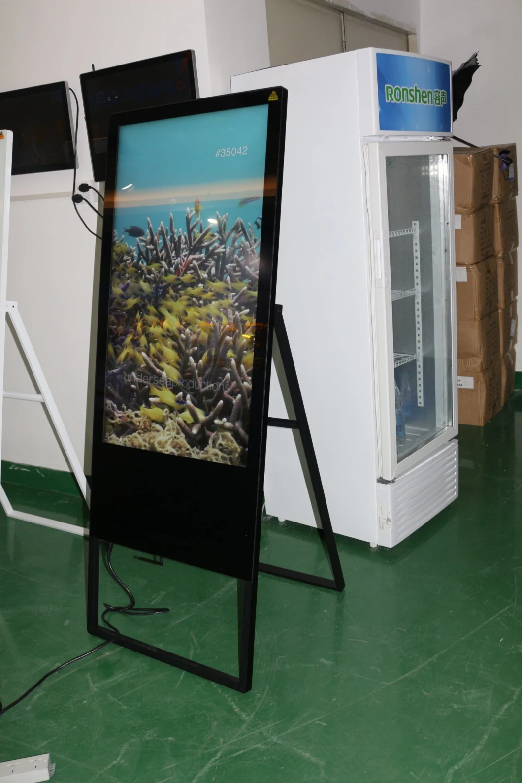 32&quot; Mobile Digital Menu Board for Restaurant Shopping Mall Android Signage LCD Rechargeable Power Supply