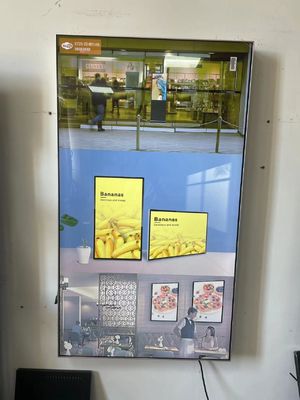 60Hz Refreshing LED Digital Signage With Protected Tempered Glass
