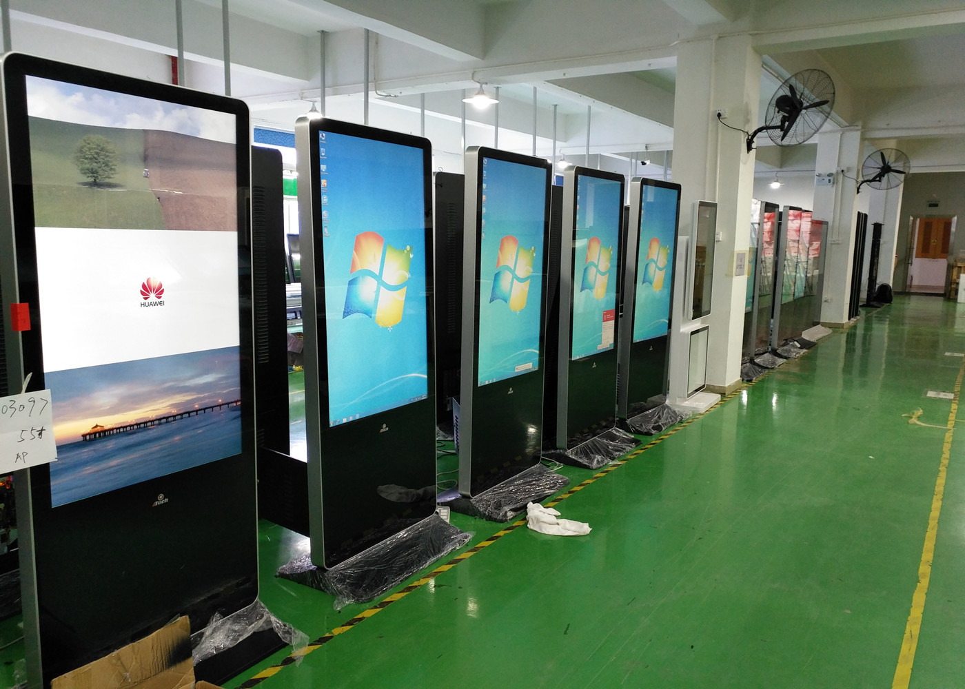 55in Digital Signage LCD Floor Standing Kiosk 1920x1080 HDMI FCC